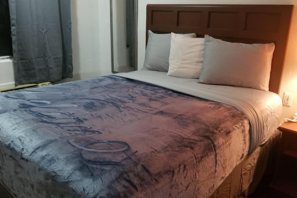 Hotel King Bed Hotel Room 114 Booking Stillwater Exterior photo